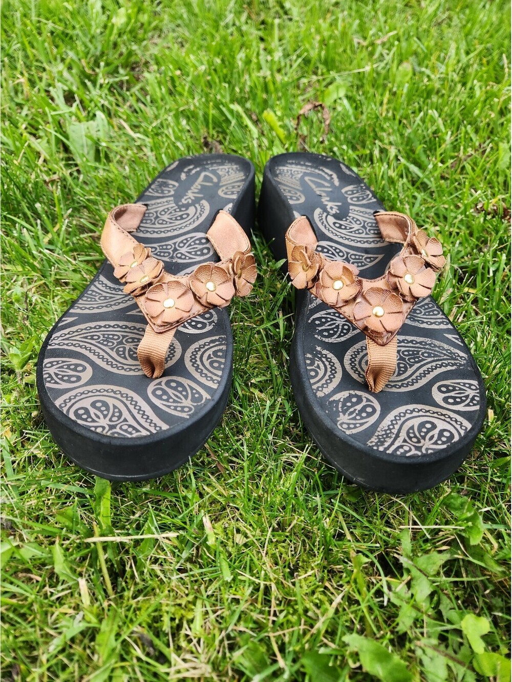 Clarks Womens boho paisley floral back and brown platform sandals western y2k
